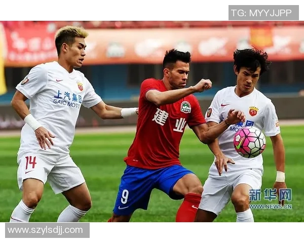 上海上港迎战河南建业争夺中超联赛关键三分之战