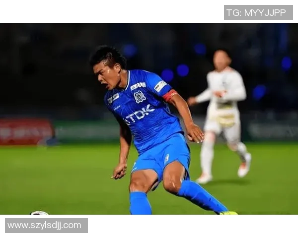 山口雷诺与德岛漩涡的激烈对决展现足球魅力与团队精神 山口雷诺与德岛漩涡的激烈对决展现足球魅力与团队精神