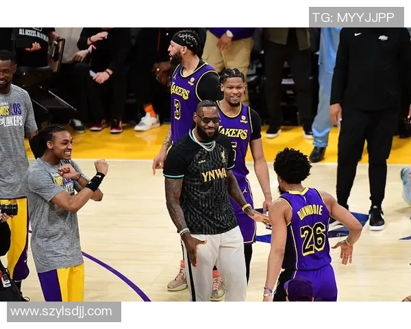 湖人对阵雄鹿精彩直播尽在腾讯体育全程跟踪分析不容错过