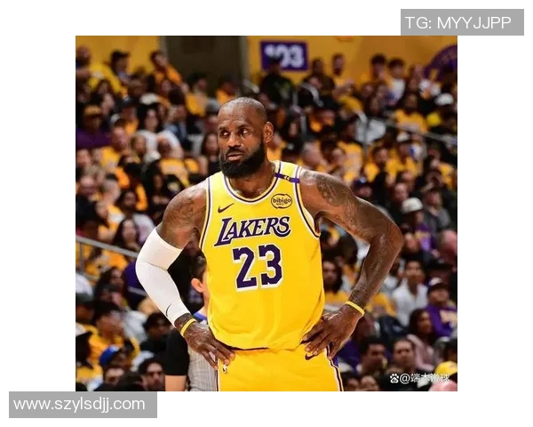 詹姆斯领衔骑士对决勇士全场精彩回顾与战术分析